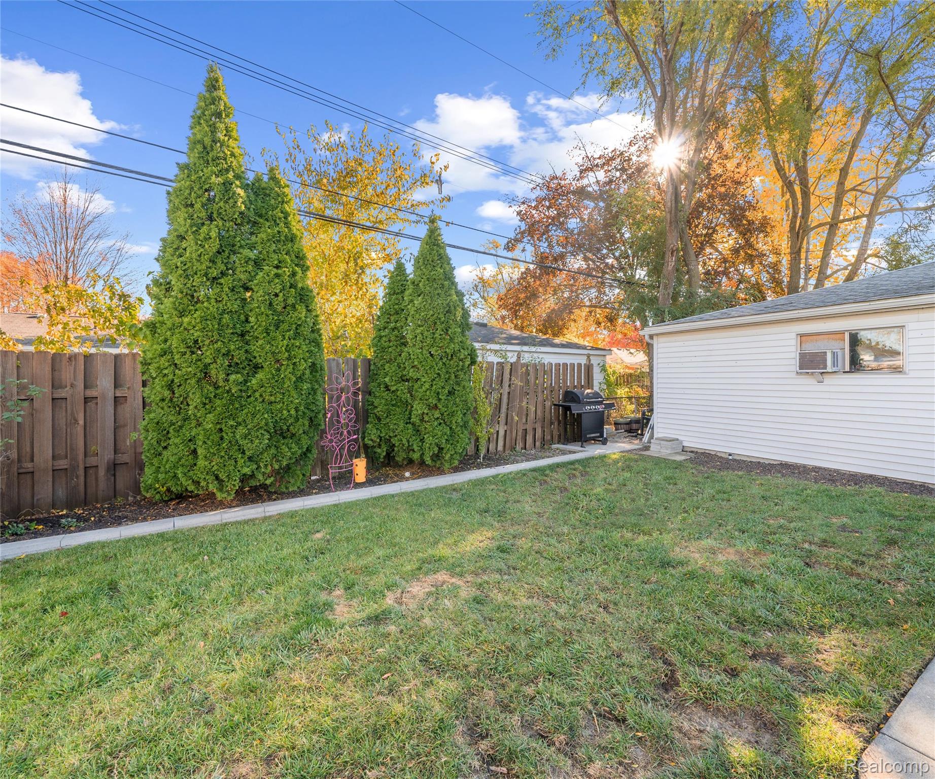 6838 Moccasin Street