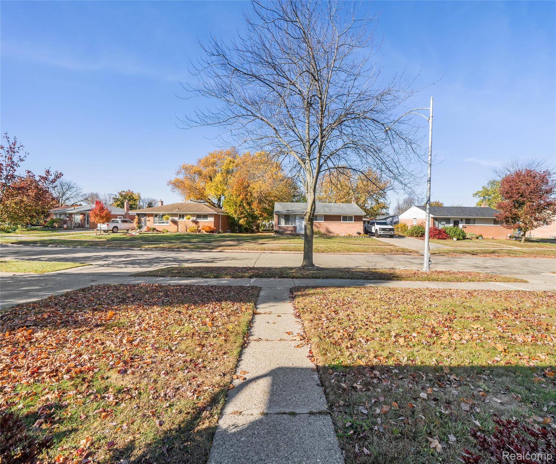 6838 Moccasin Street