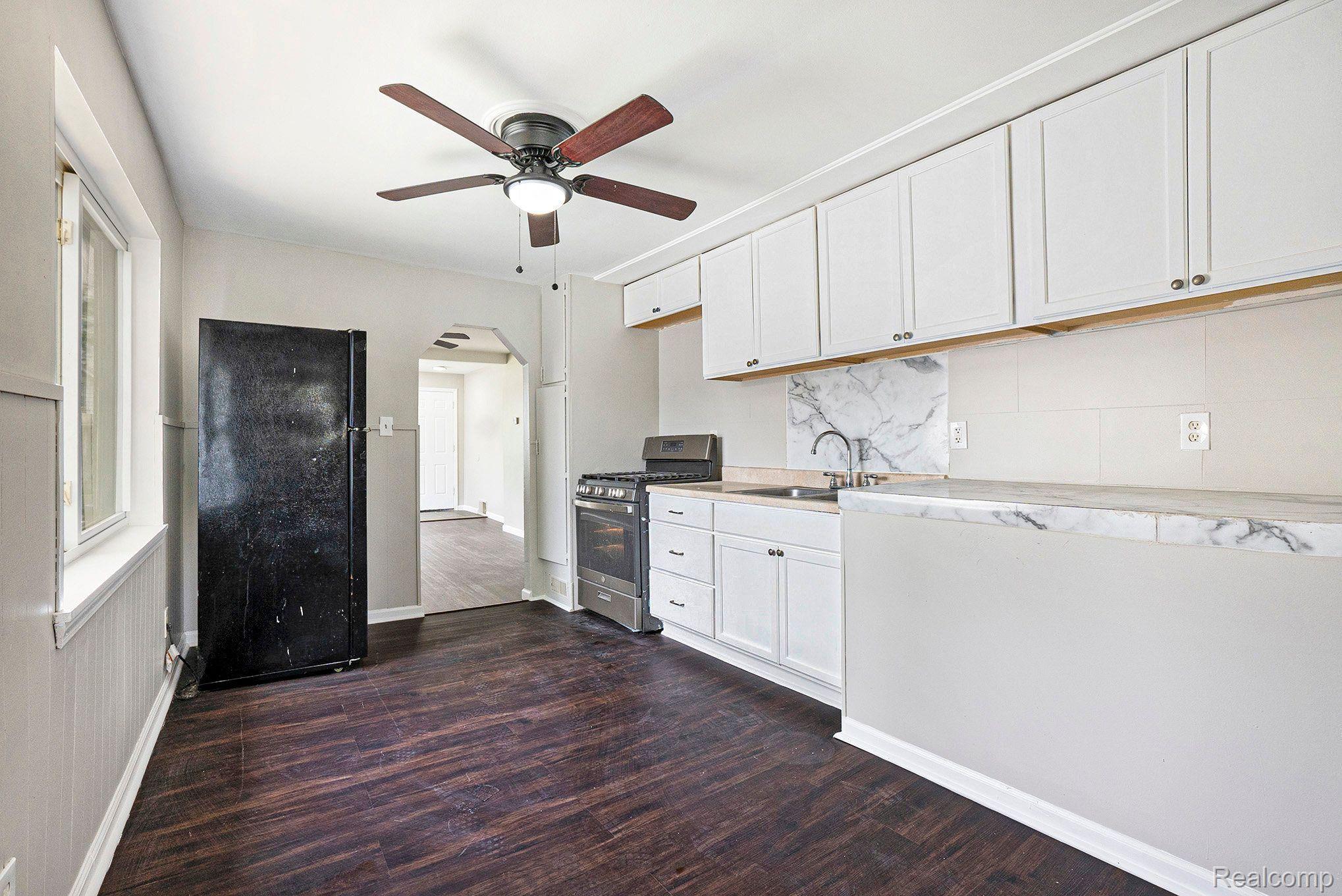 7260 CADILLAC Avenue