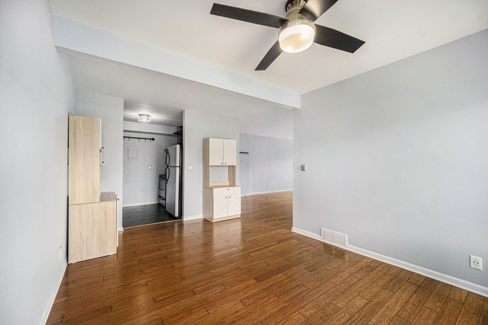 1325 S Maple Road 201