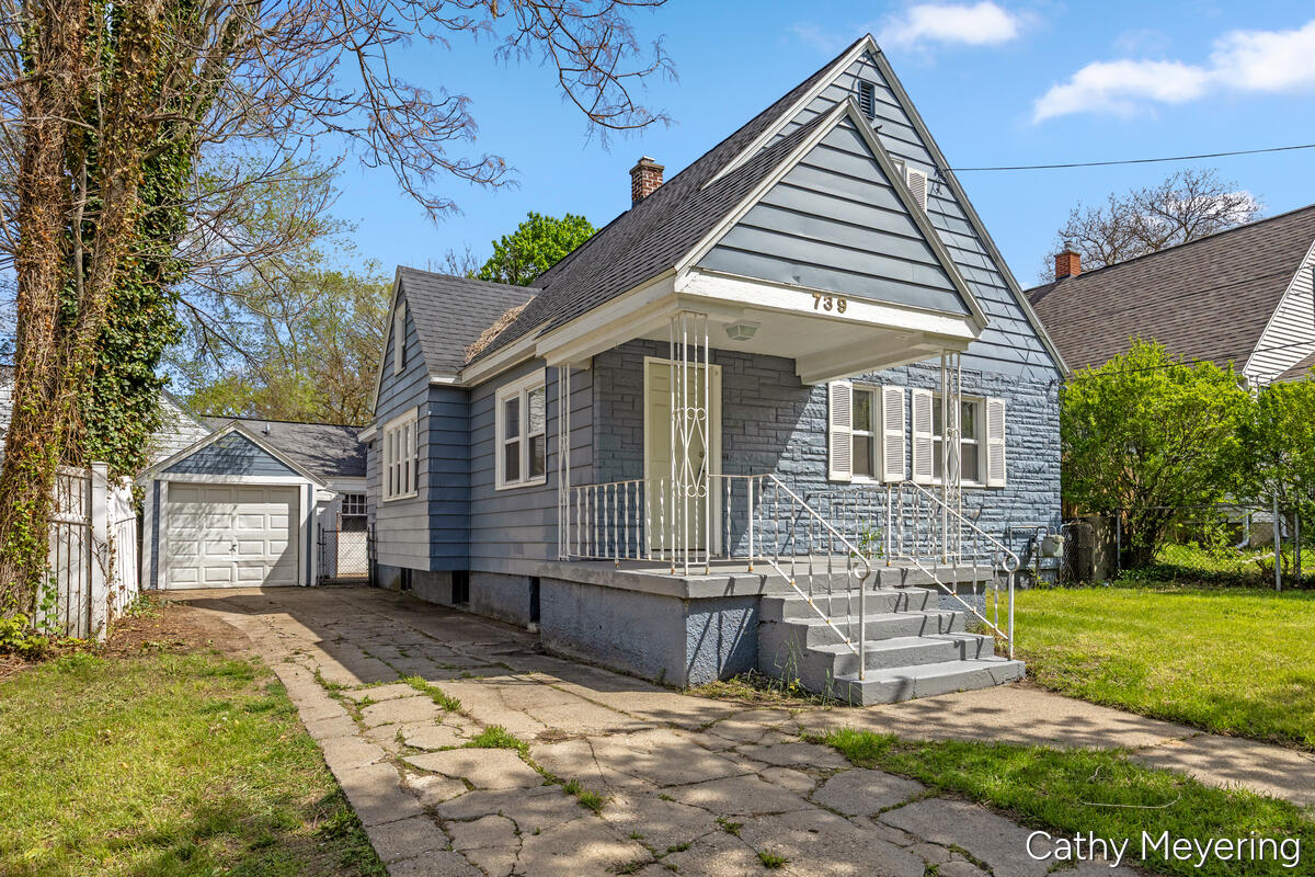 739 Griggs Street SE