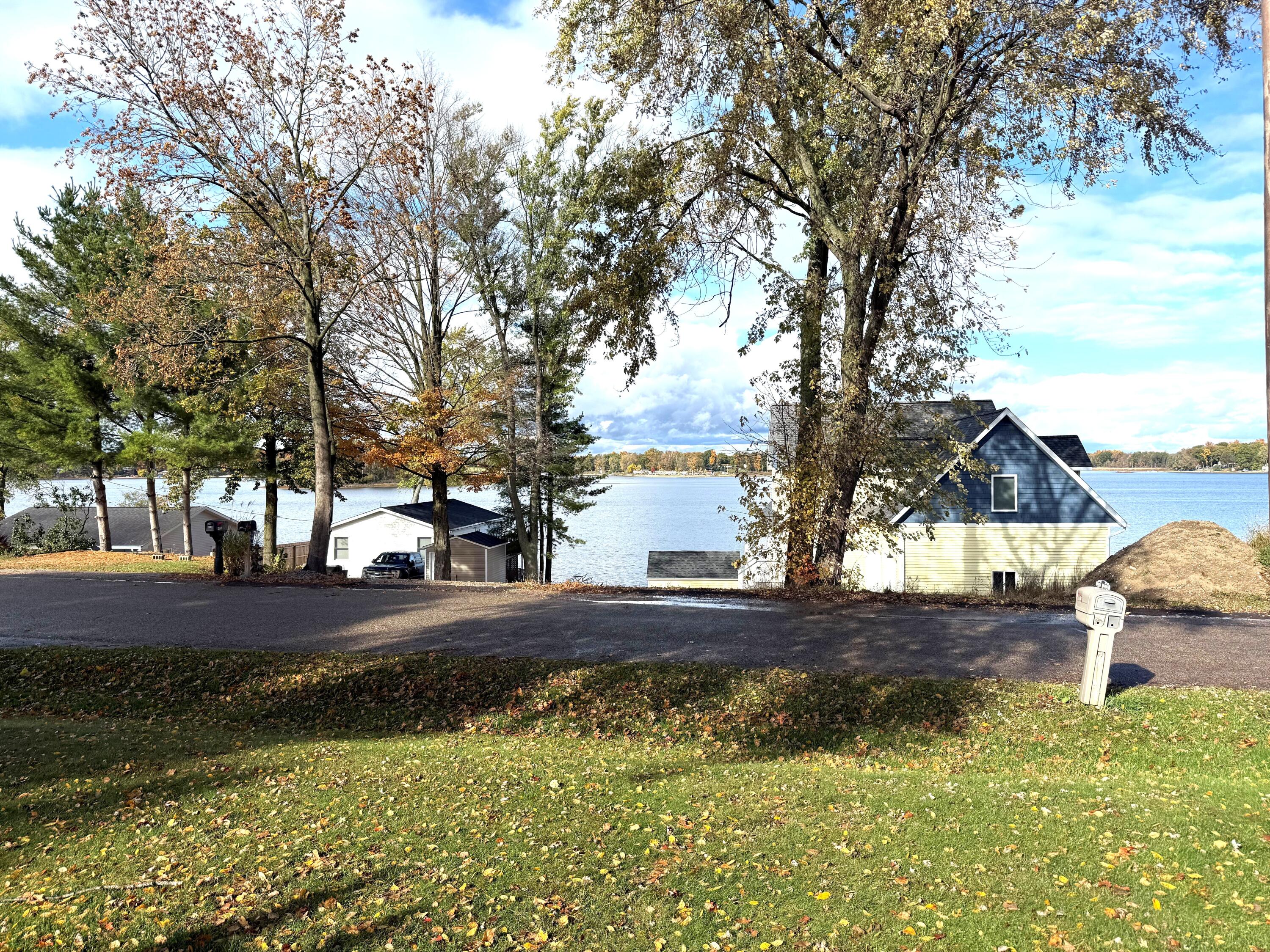 6961 Shoreline Drive