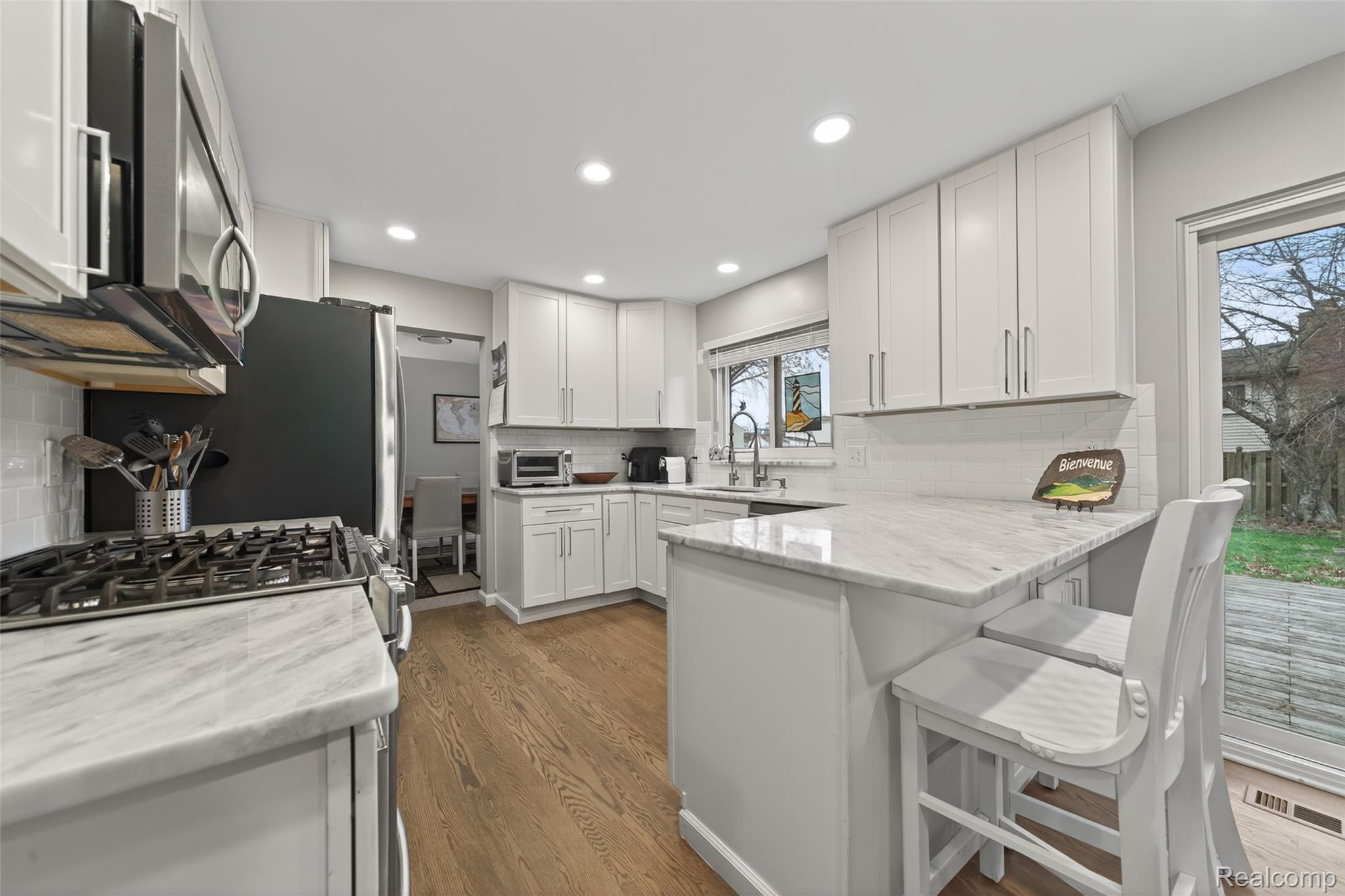 3960 Kings Point Drive