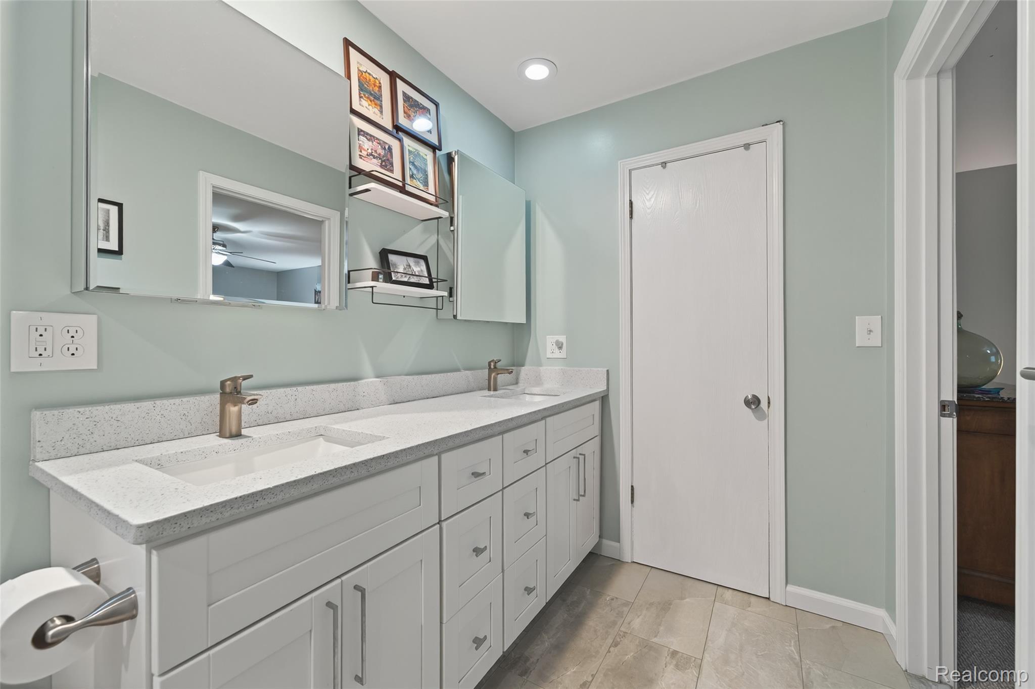 Troy, Michigan 48083, United States, 4 Bedrooms Bedrooms, ,3 BathroomsBathrooms,Residential,Active,248371