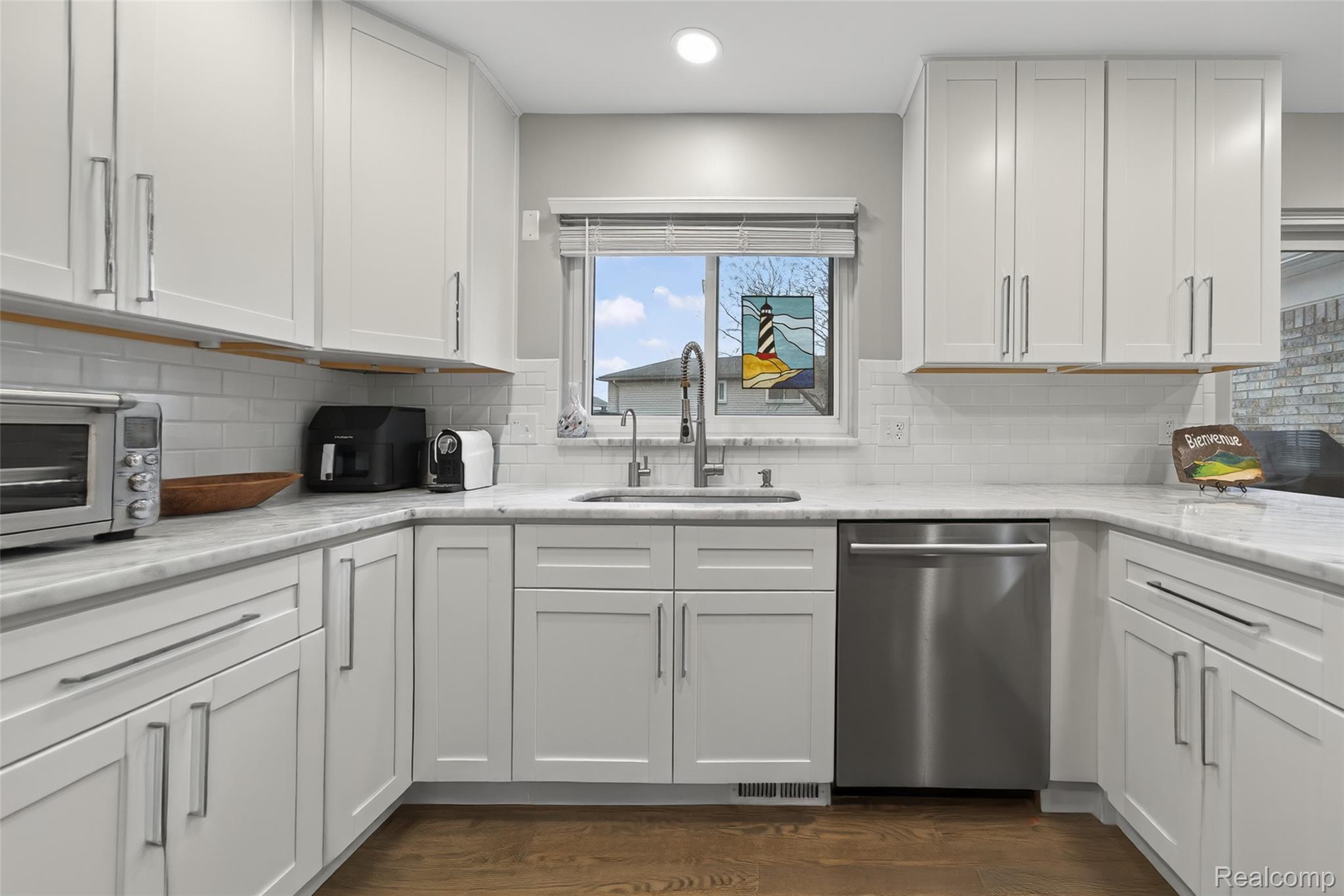 3960 Kings Point Drive