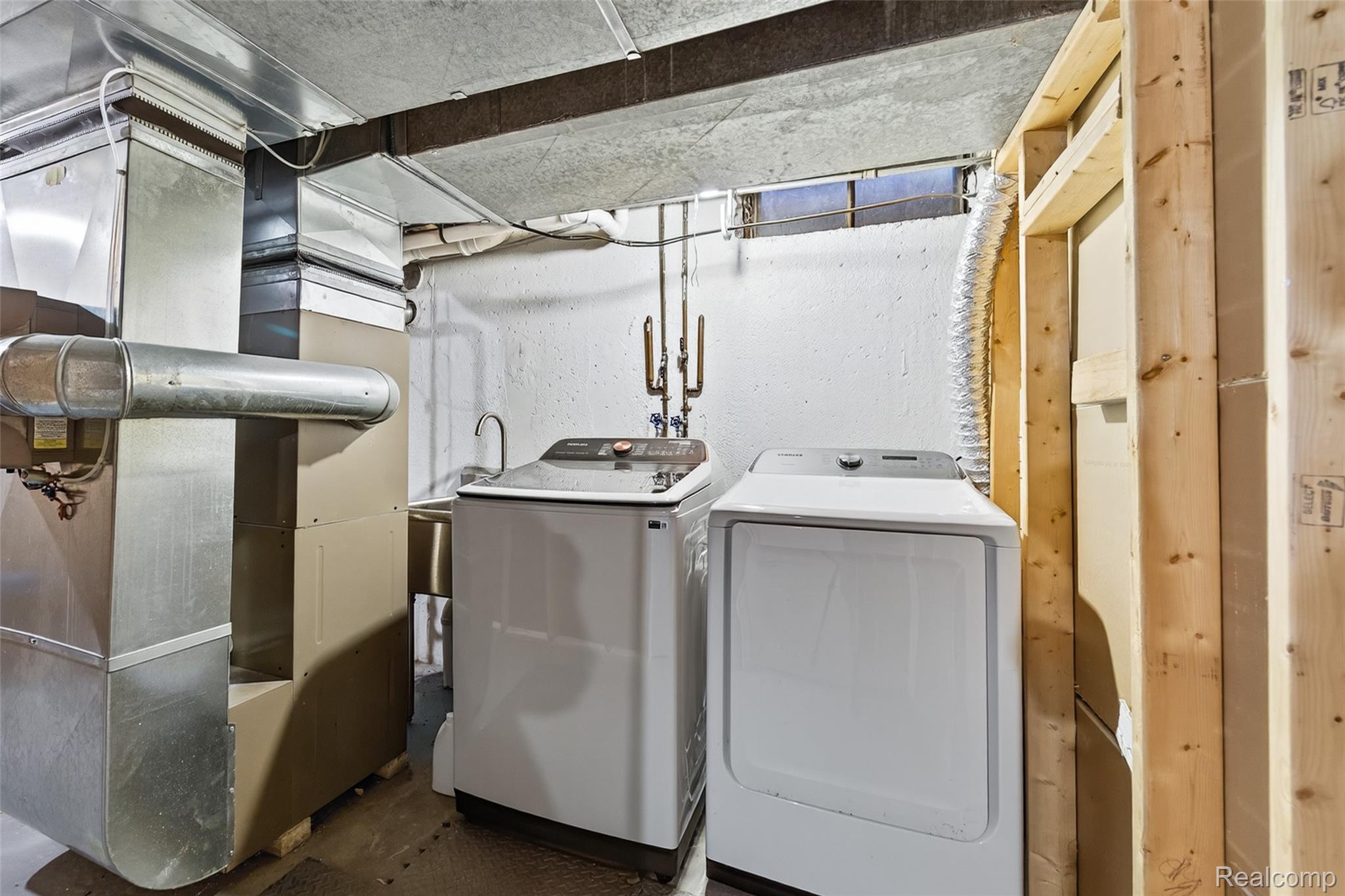 Troy, Michigan 48083, United States, 4 Bedrooms Bedrooms, ,3 BathroomsBathrooms,Residential,Active,248371