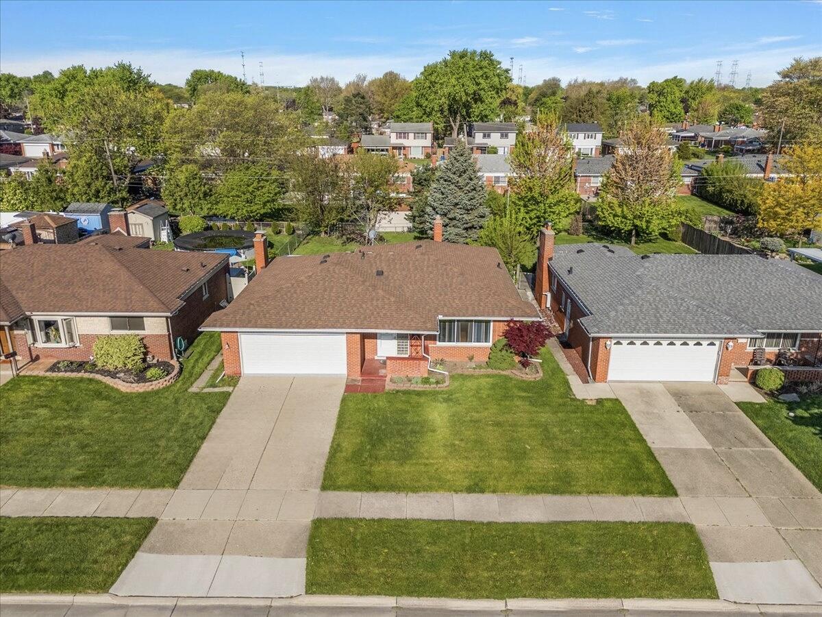 30657 Moulin Avenue