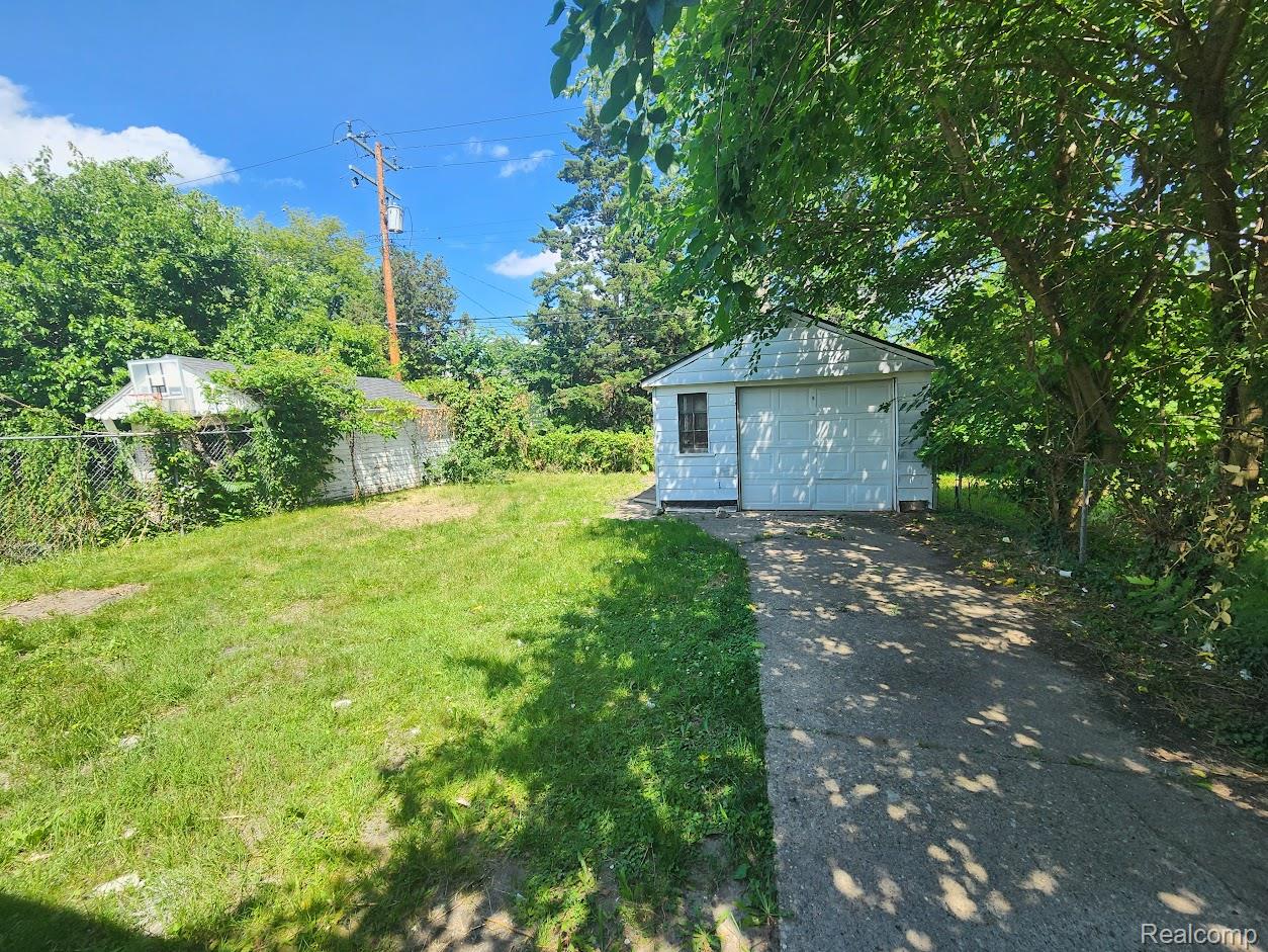 19552 Hamburg Street