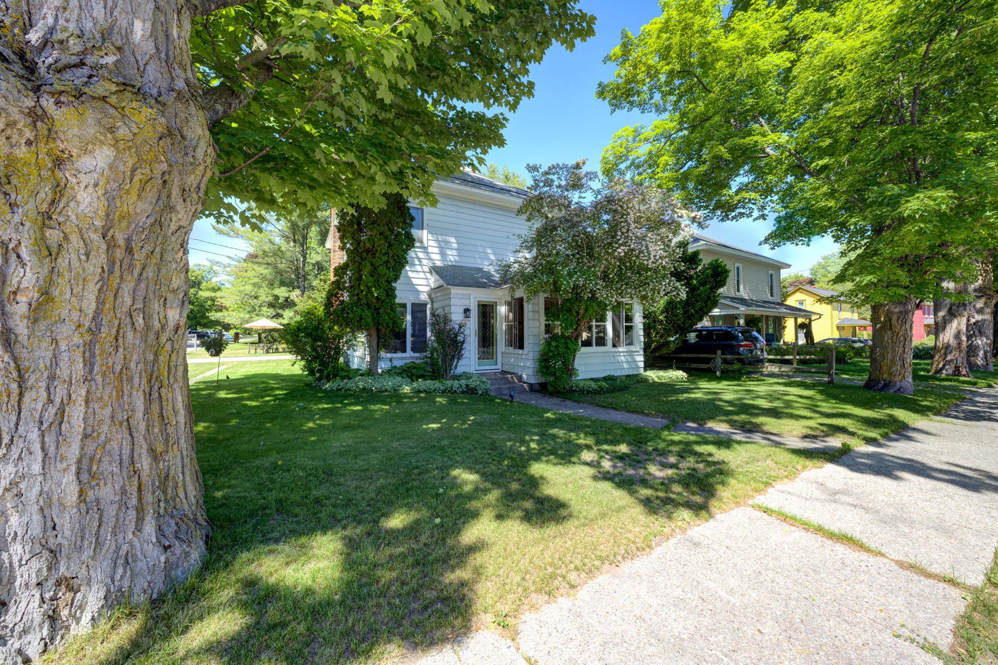 110 W Sixth Street
