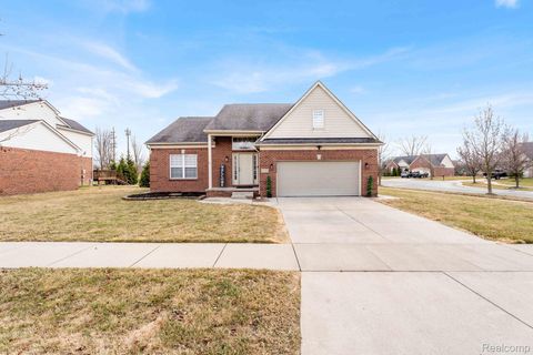 Photo for 21196 Oak Ridge Drive, Clinton Charter Township, MI 48036 (MLS # 20261018439)