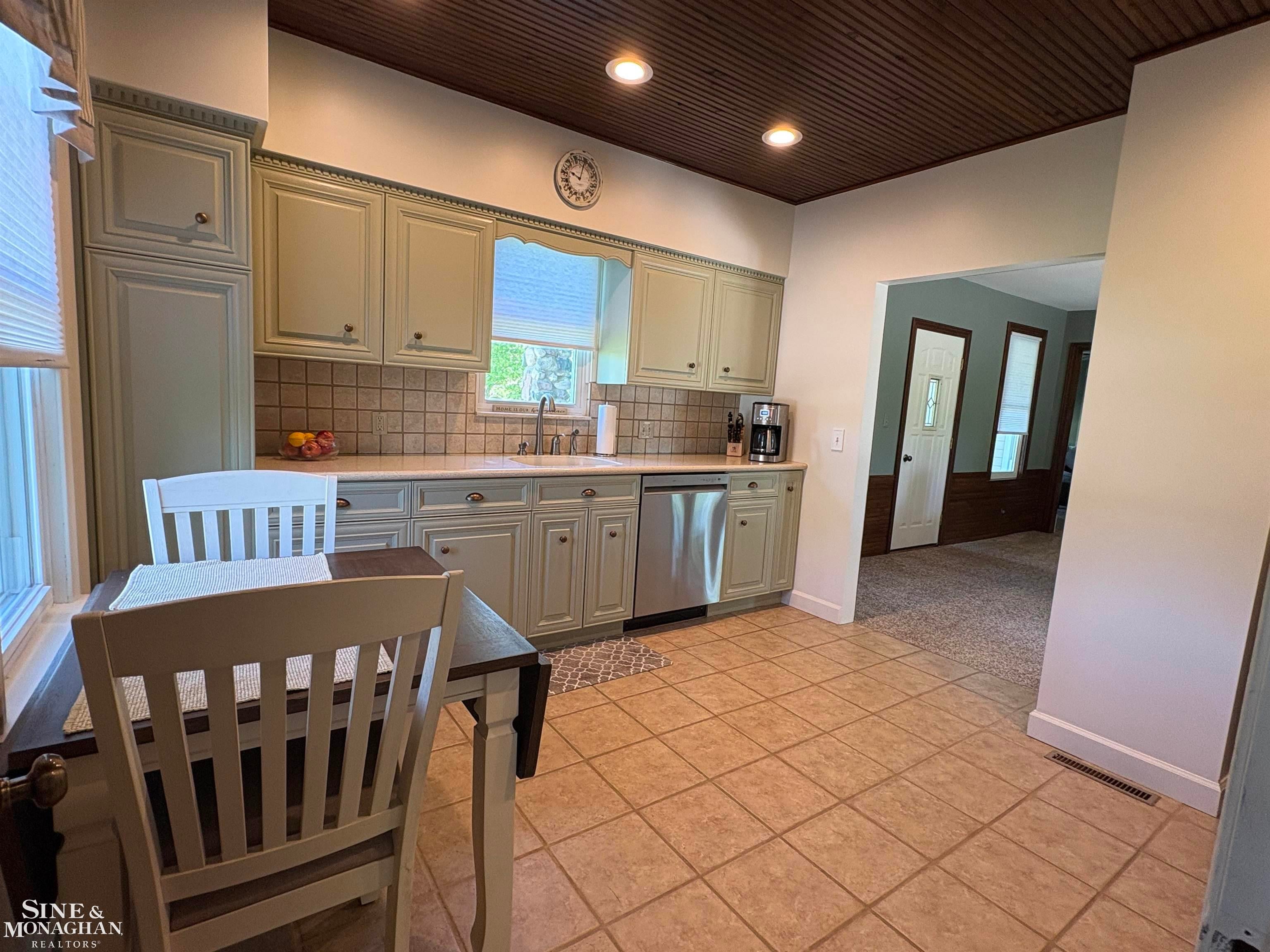 6281 Lindsey Road