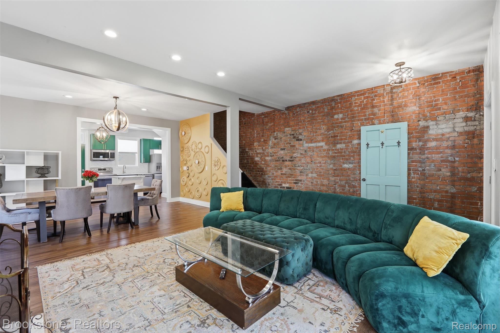 852 & 854 E Grand Boulevard