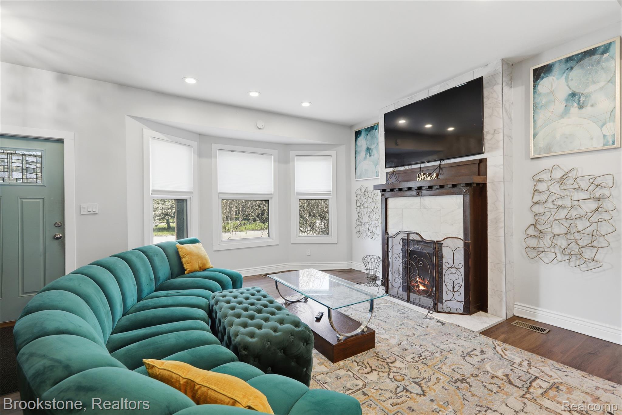 852 & 854 E Grand Boulevard