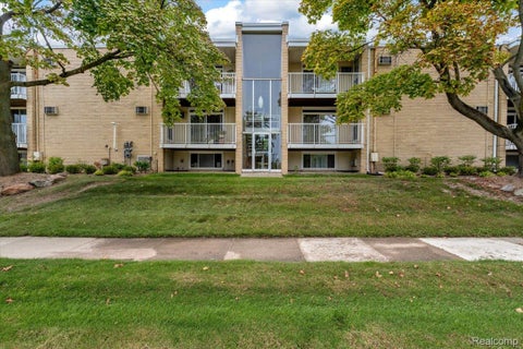 Photo of 4909 N Crooks Road #D-1, Royal Oak City, MI 48073 (MLS # 20261079399)
