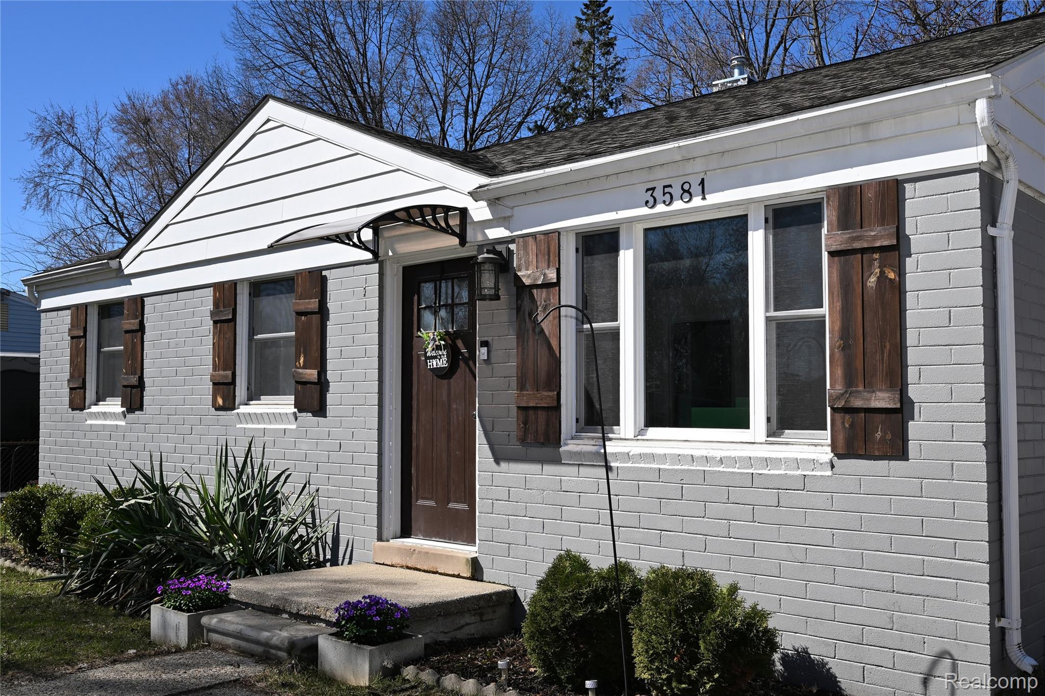 3581 Lawrence Avenue