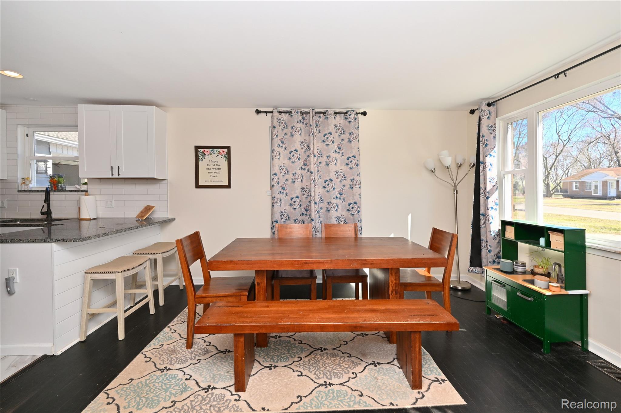 3581 Lawrence Avenue