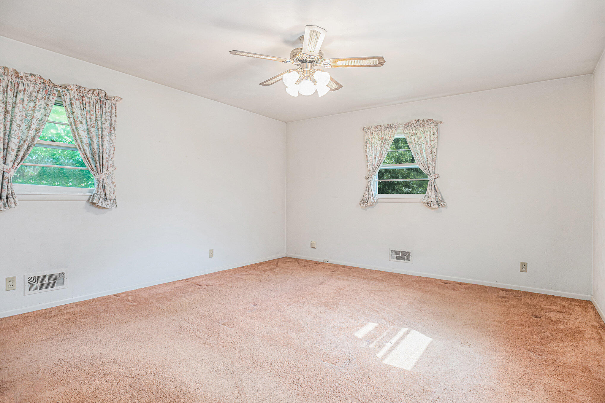 Kalamazoo City, Michigan 49004, United States, 3 Bedrooms Bedrooms, ,2 BathroomsBathrooms,Residential,Active,170233