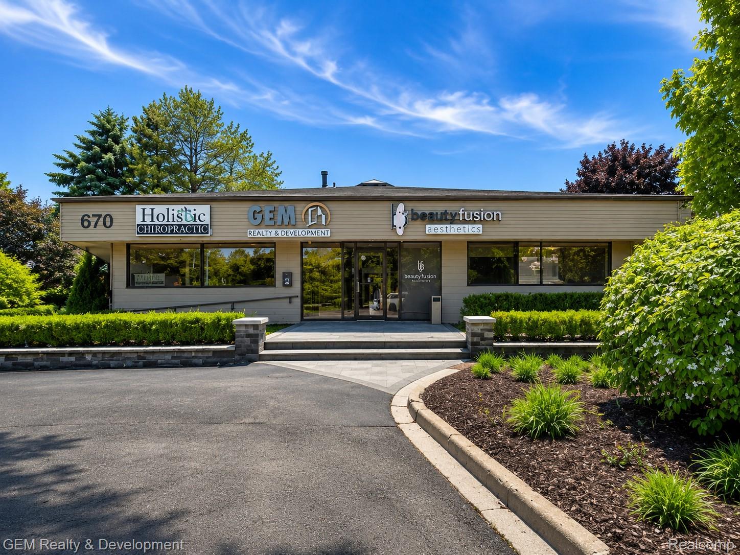 670 Griswold Street 300
