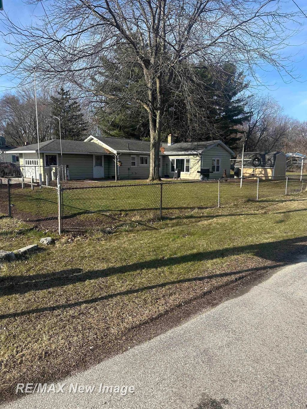 listing image 0