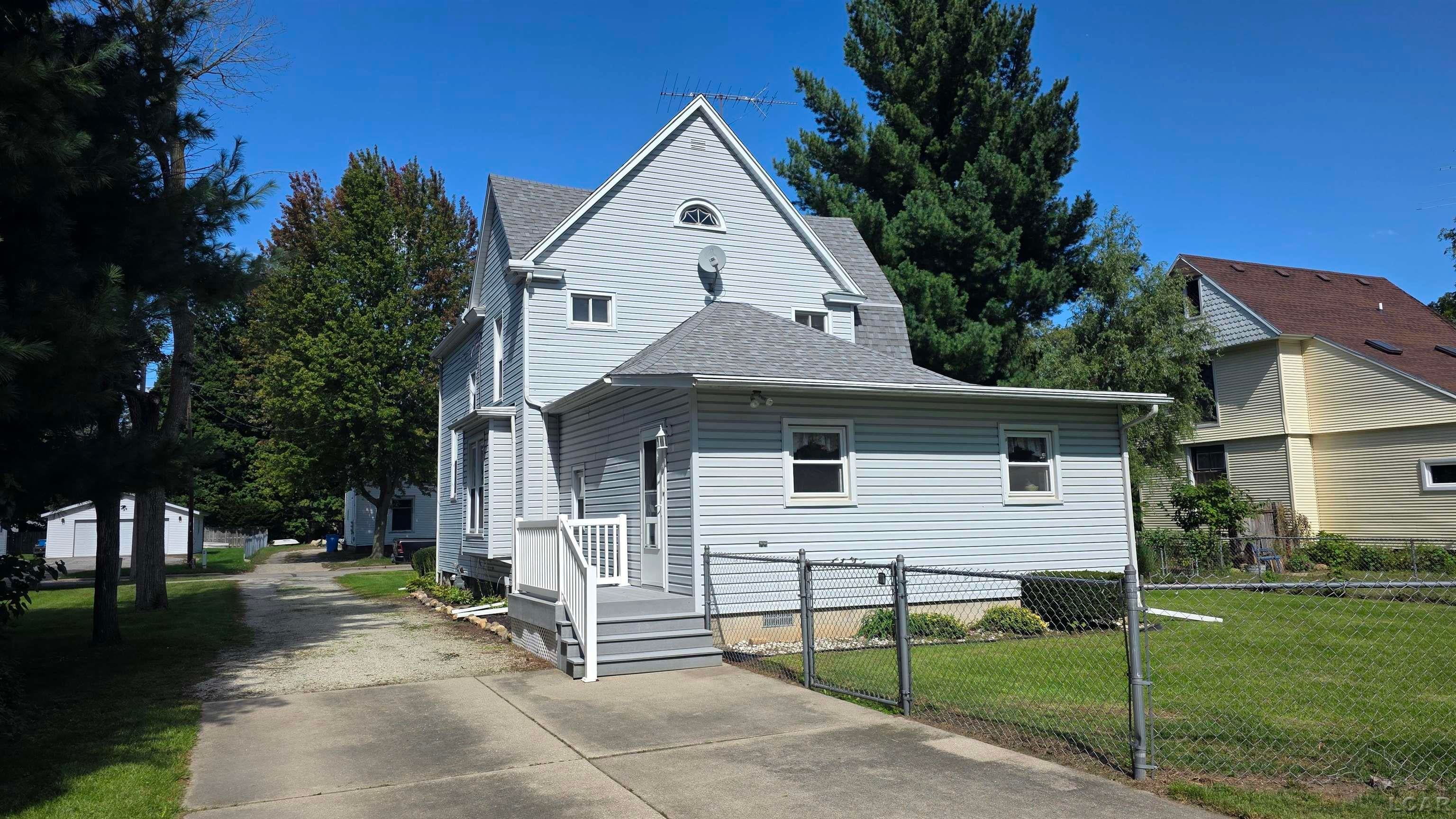 218 Oak Street