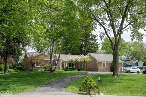 Photo of 149 Orchardale Drive, Rochester Hills City, MI 48309 (MLS # 58050207958)