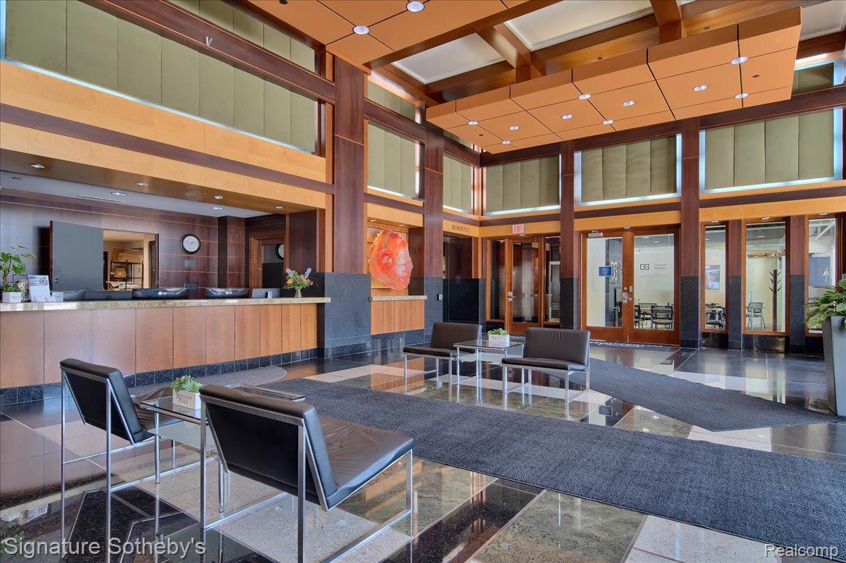 411 S Old Woodward Avenue 907