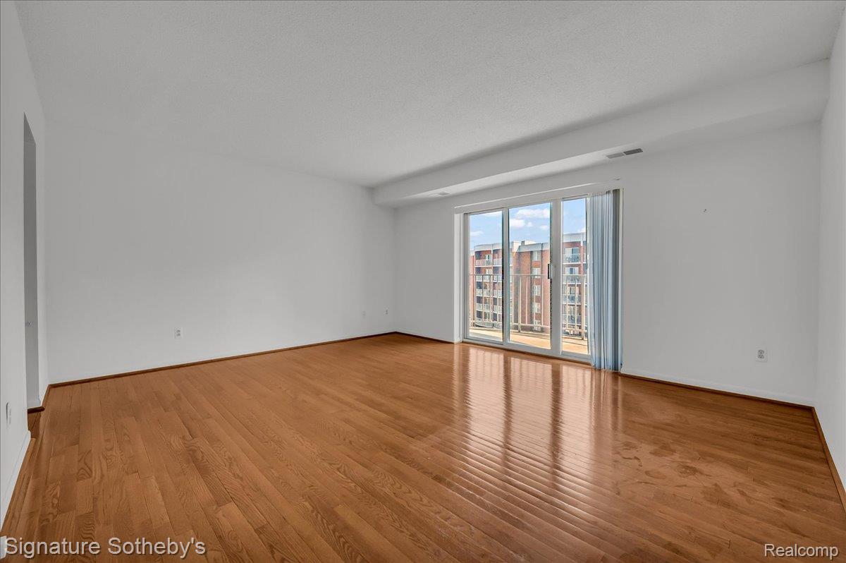 411 S Old Woodward Avenue 907