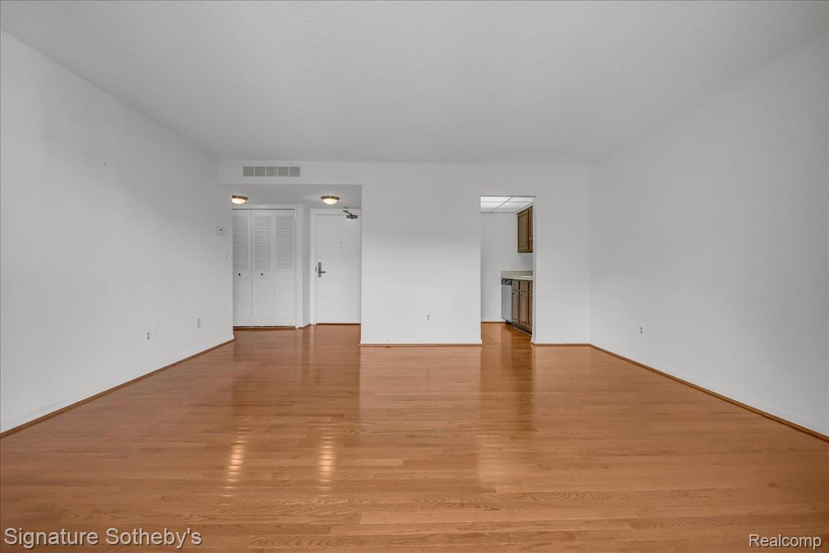 411 S Old Woodward Avenue 907