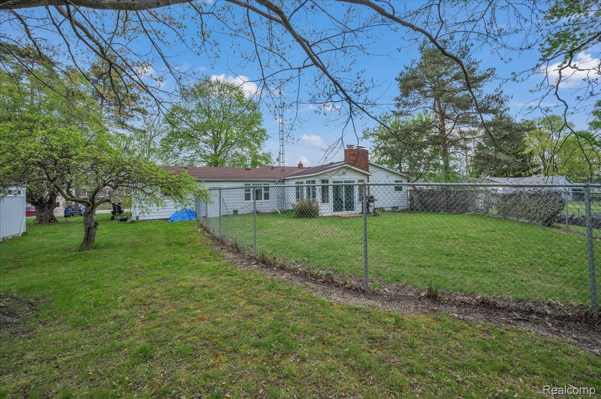 1084 E Grand Blanc Road