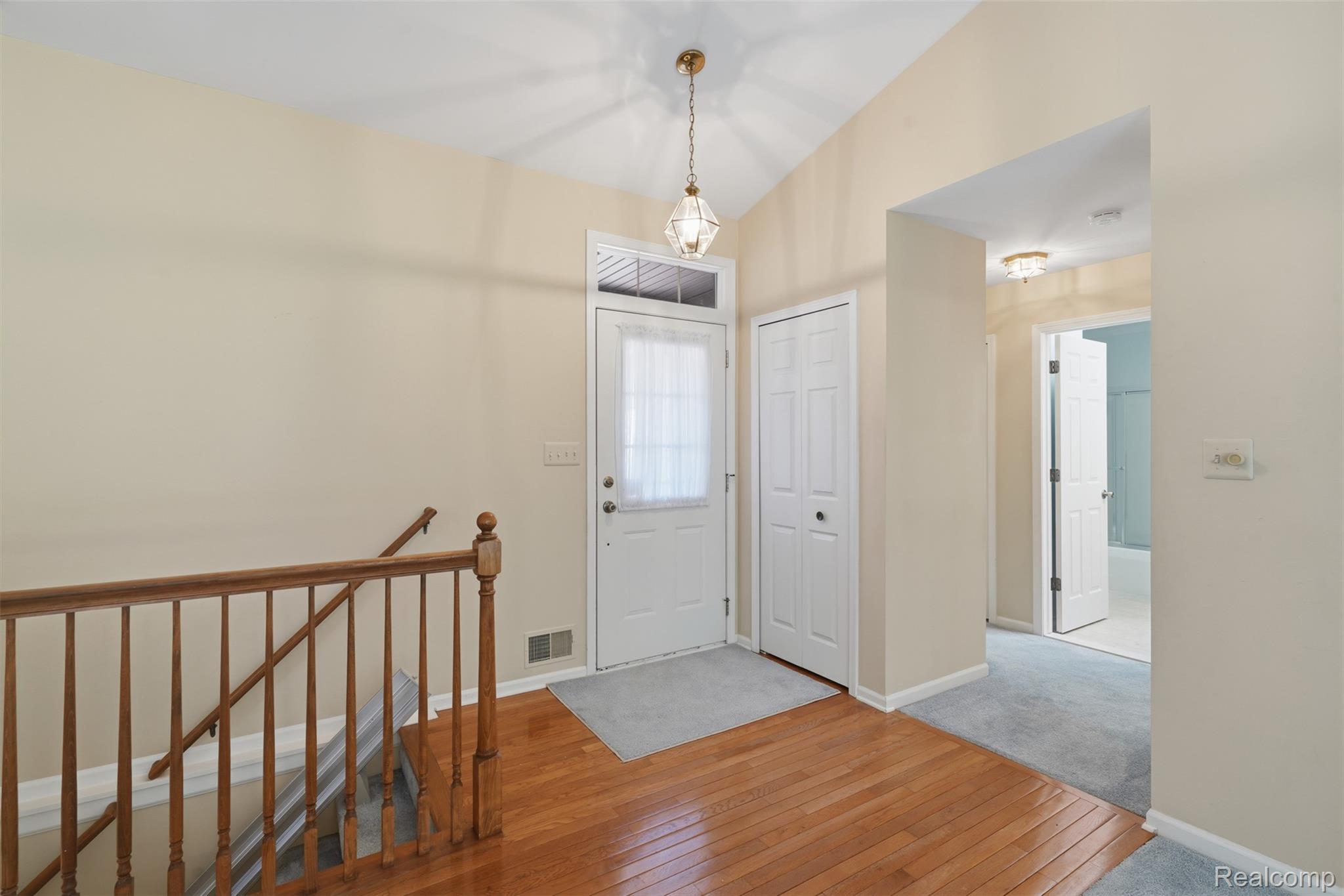 309 Pineknoll Court
