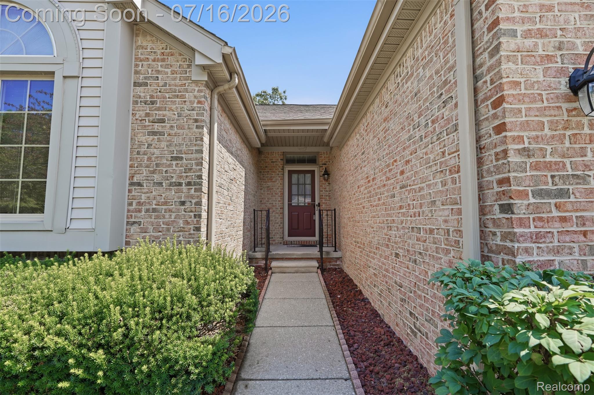 309 Pineknoll Court