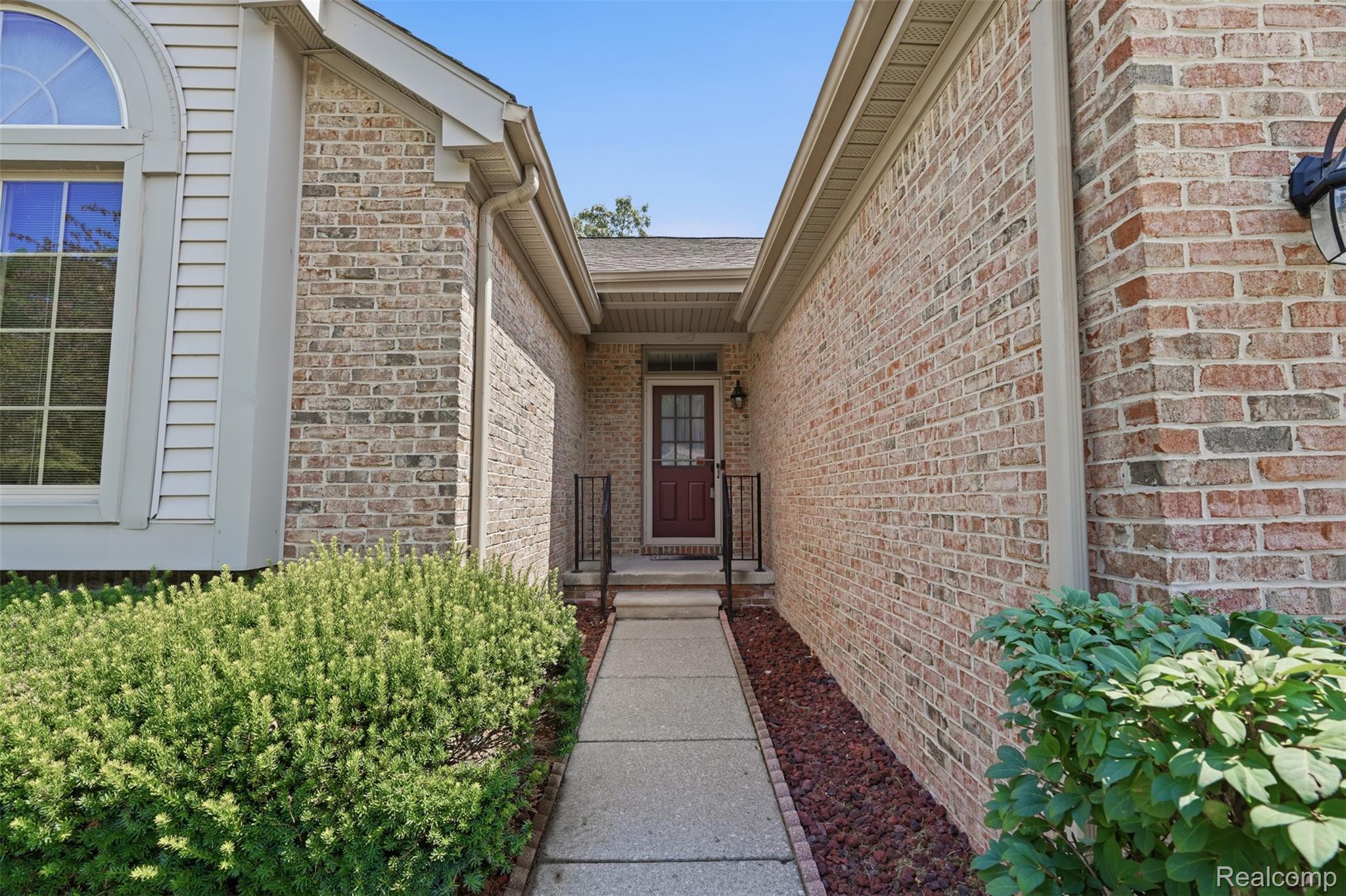 309 Pineknoll Court