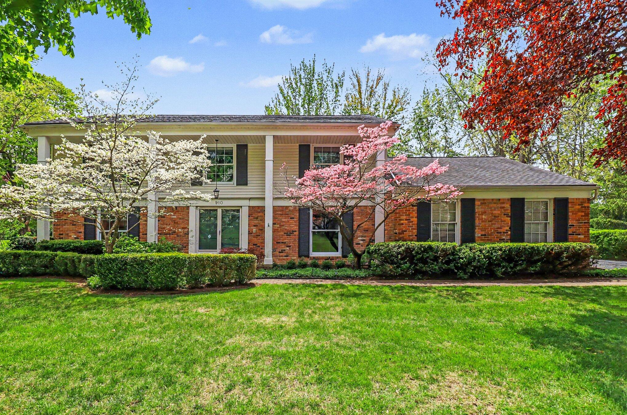 910 S Shady Hollow Circle