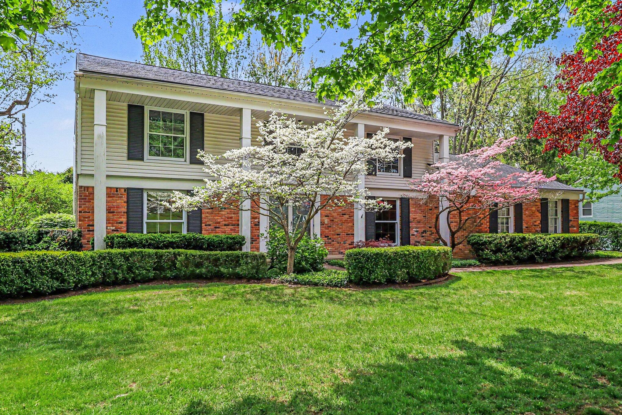 910 S Shady Hollow Circle