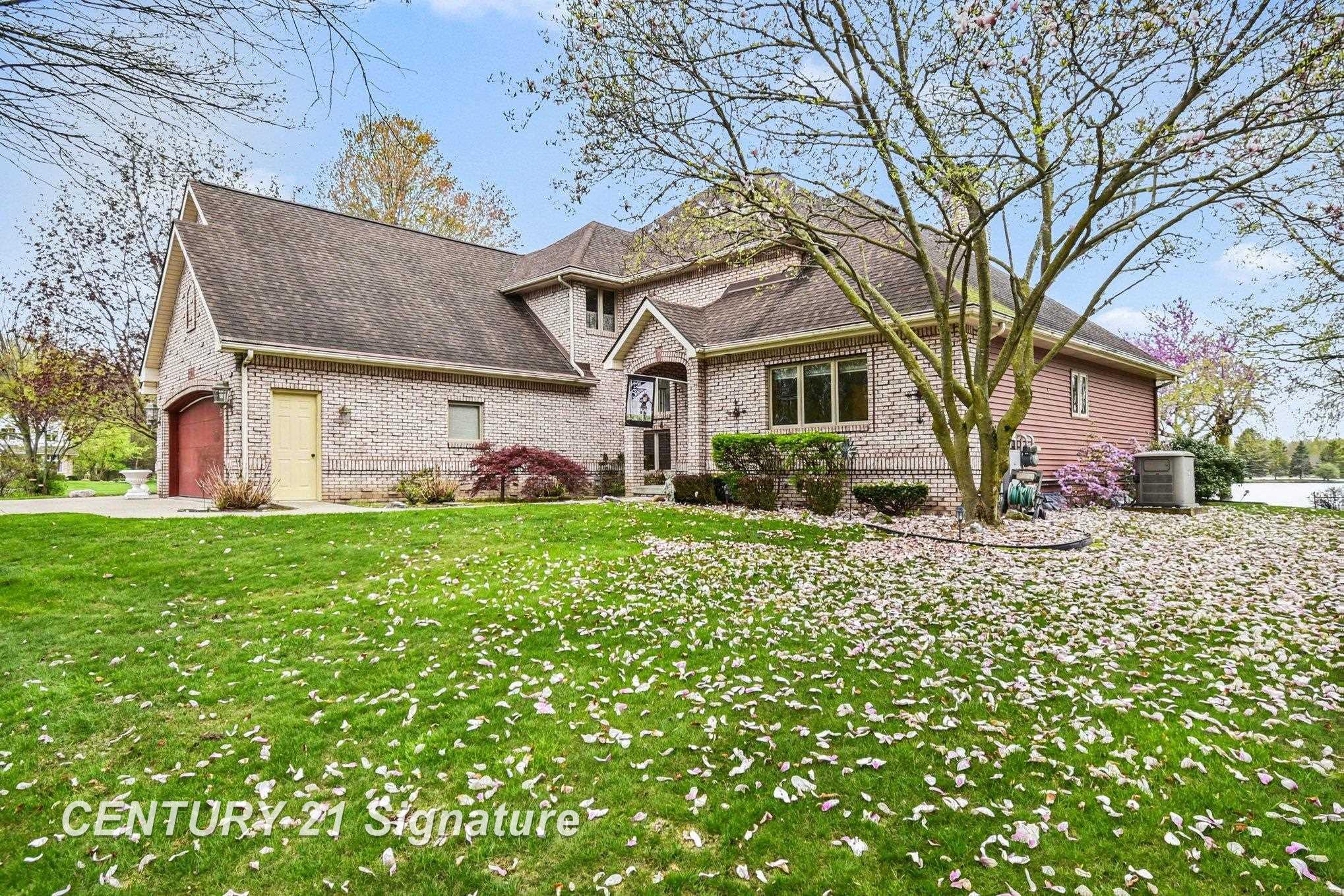 1944 E Lake Circle Drive