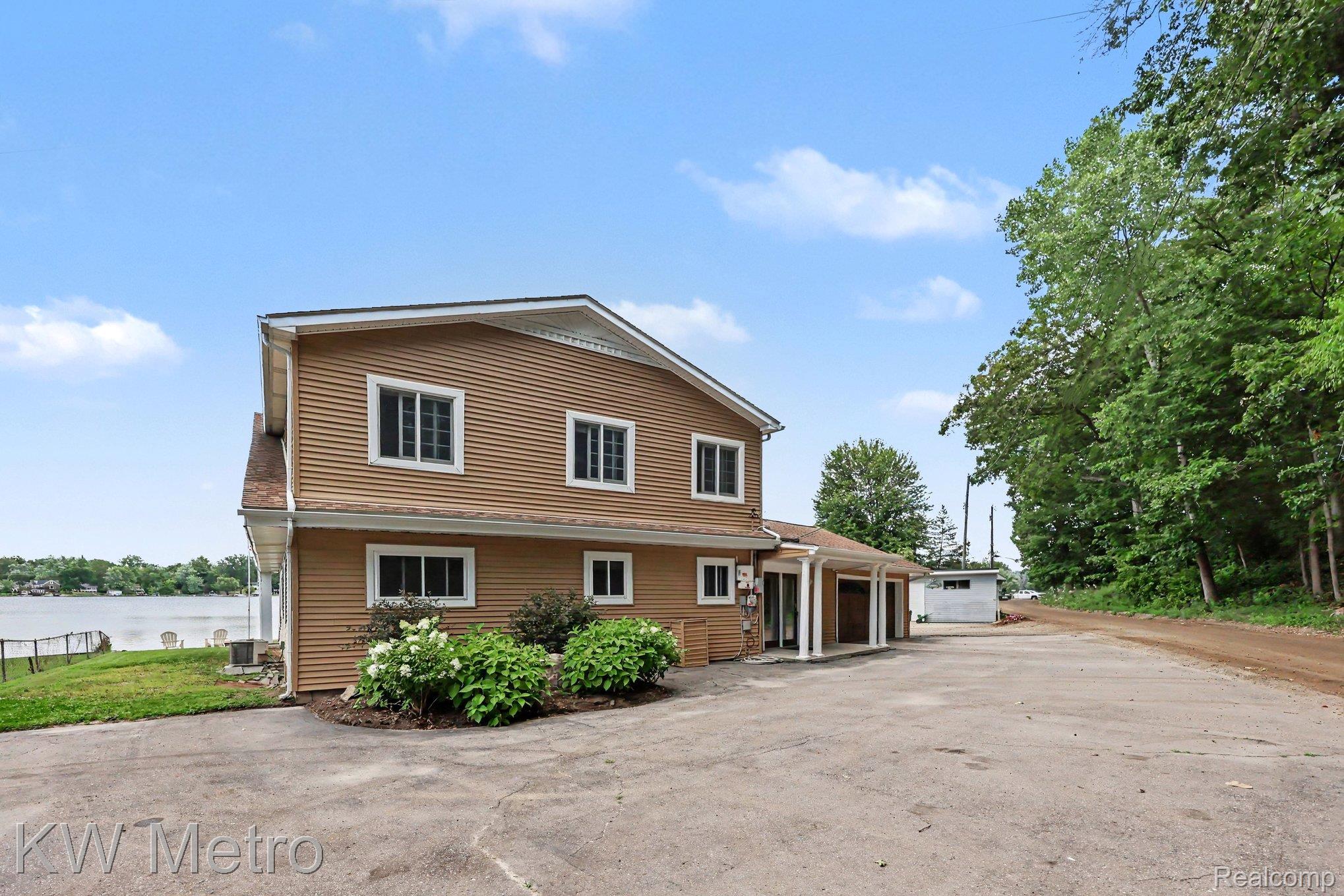 744 N Long Lake Boulevard