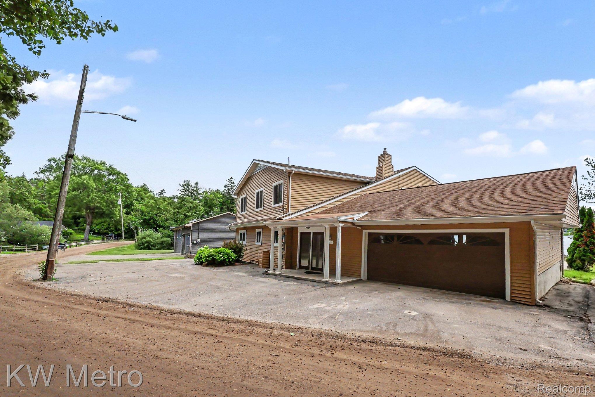 744 N Long Lake Boulevard