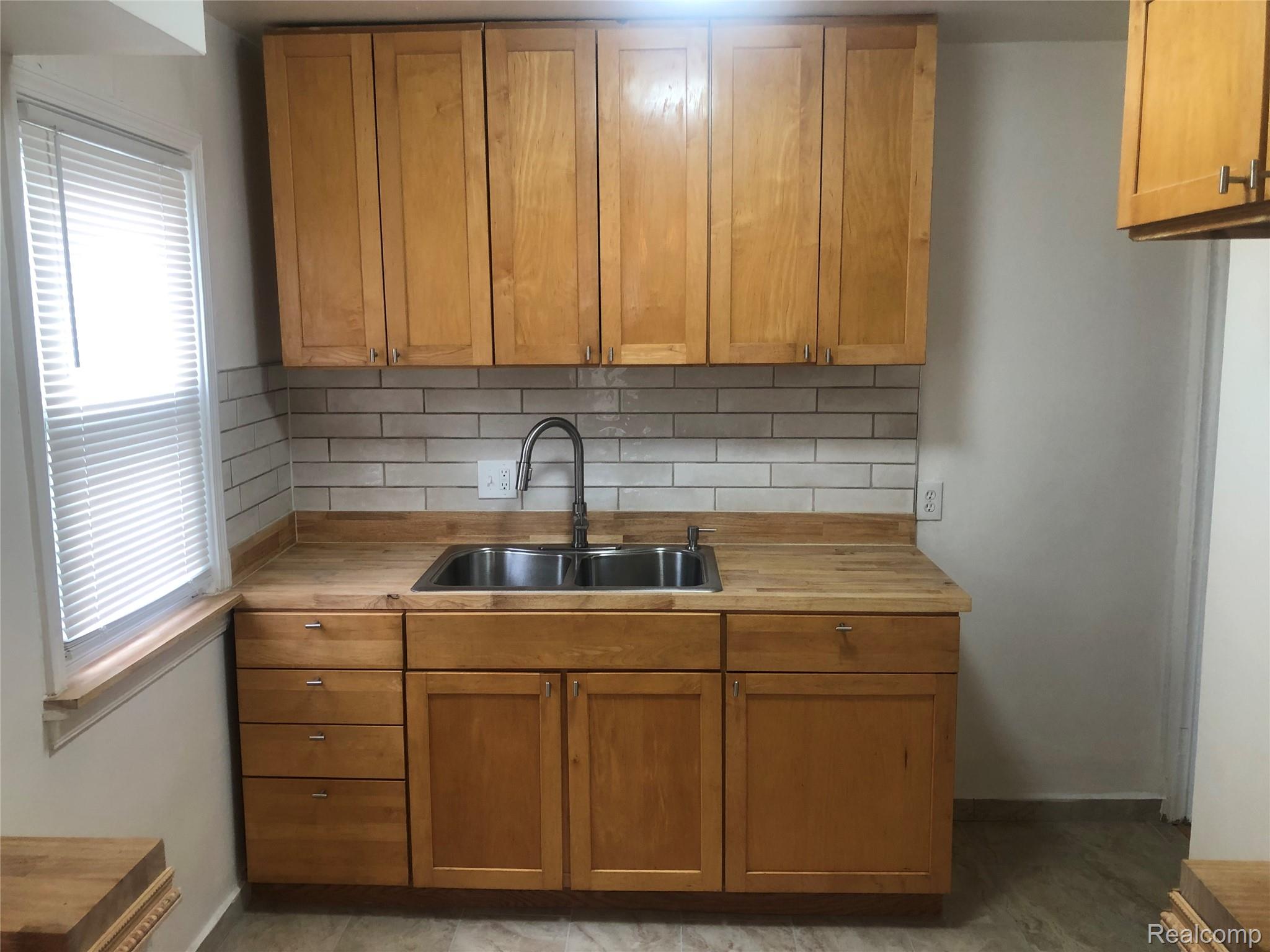 Highland Park City, Michigan 48203, United States, 3 Bedrooms Bedrooms, ,2 BathroomsBathrooms,Residential,Active,196552