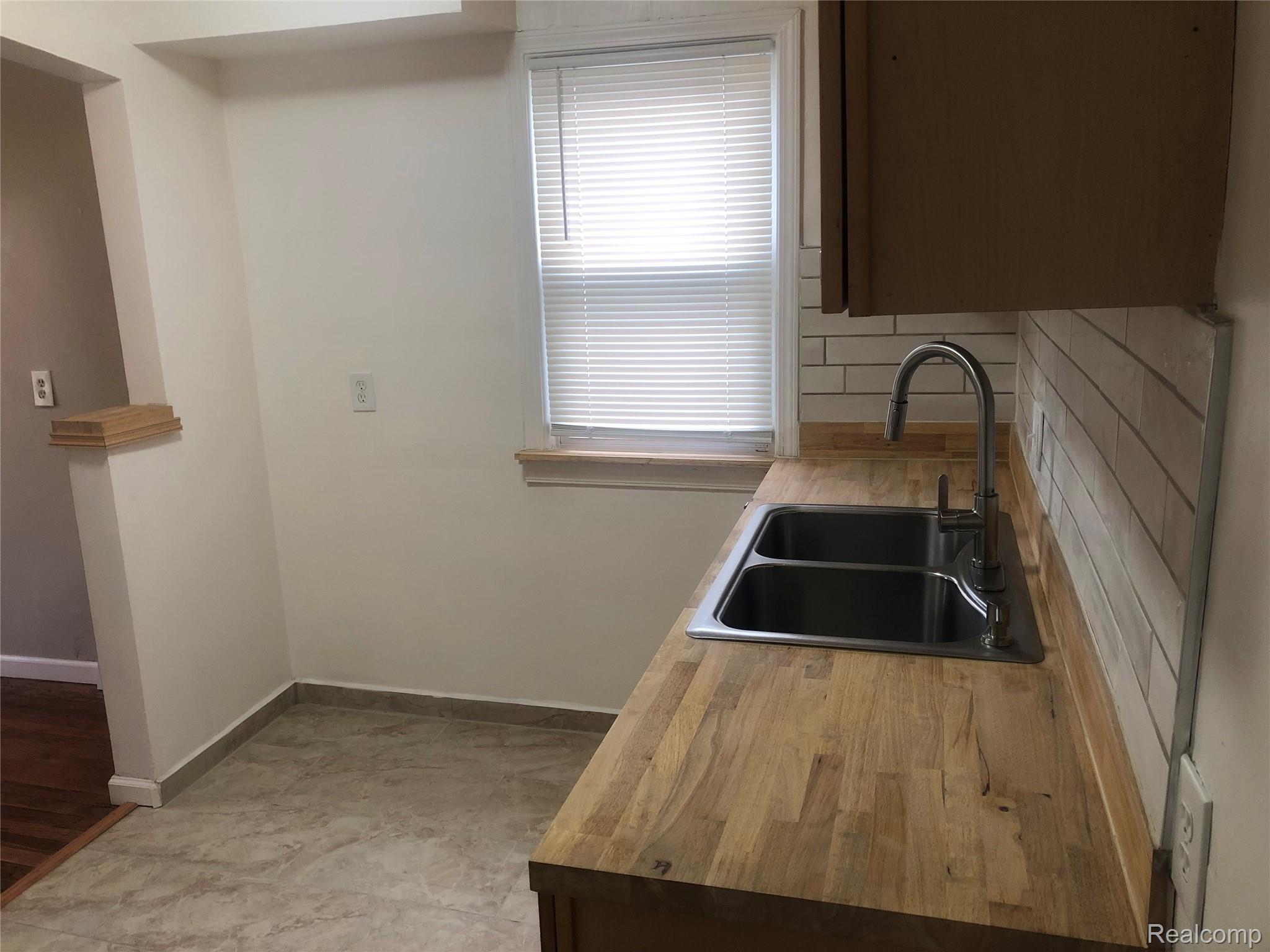 Highland Park City, Michigan 48203, United States, 3 Bedrooms Bedrooms, ,2 BathroomsBathrooms,Residential,Active,196552