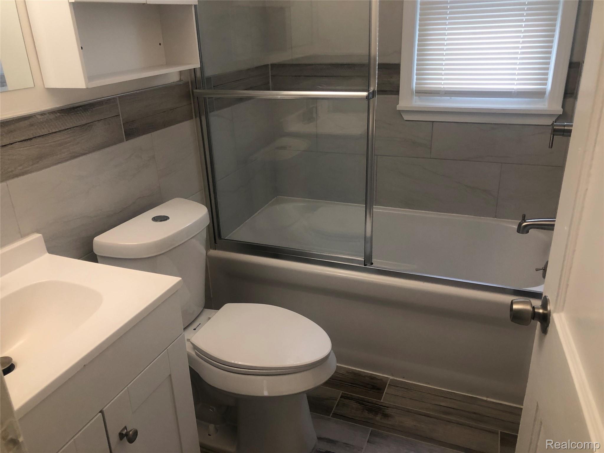 Highland Park City, Michigan 48203, United States, 3 Bedrooms Bedrooms, ,2 BathroomsBathrooms,Residential,Active,196552