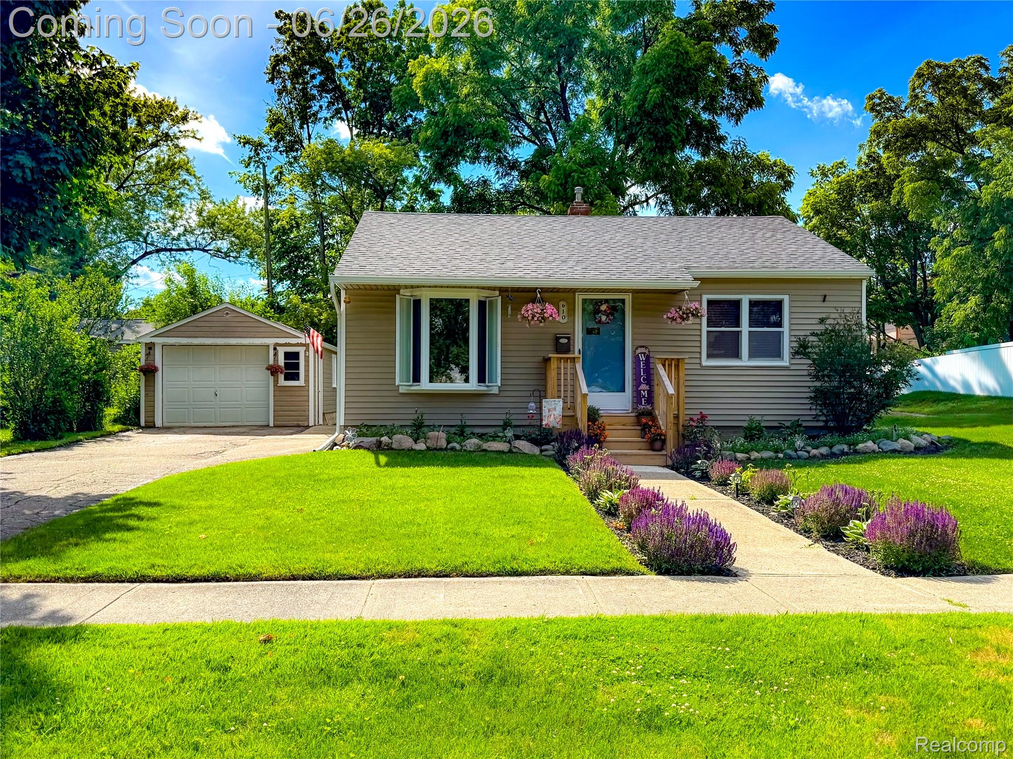 Charming single-story residence in Downtown Howell!
