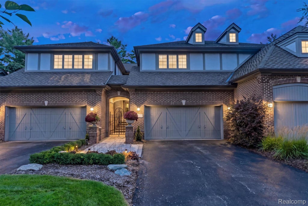 Photo of 4082 Cranbrook Court, Bloomfield Charter Township, MI 48301 (MLS # 20261071093)