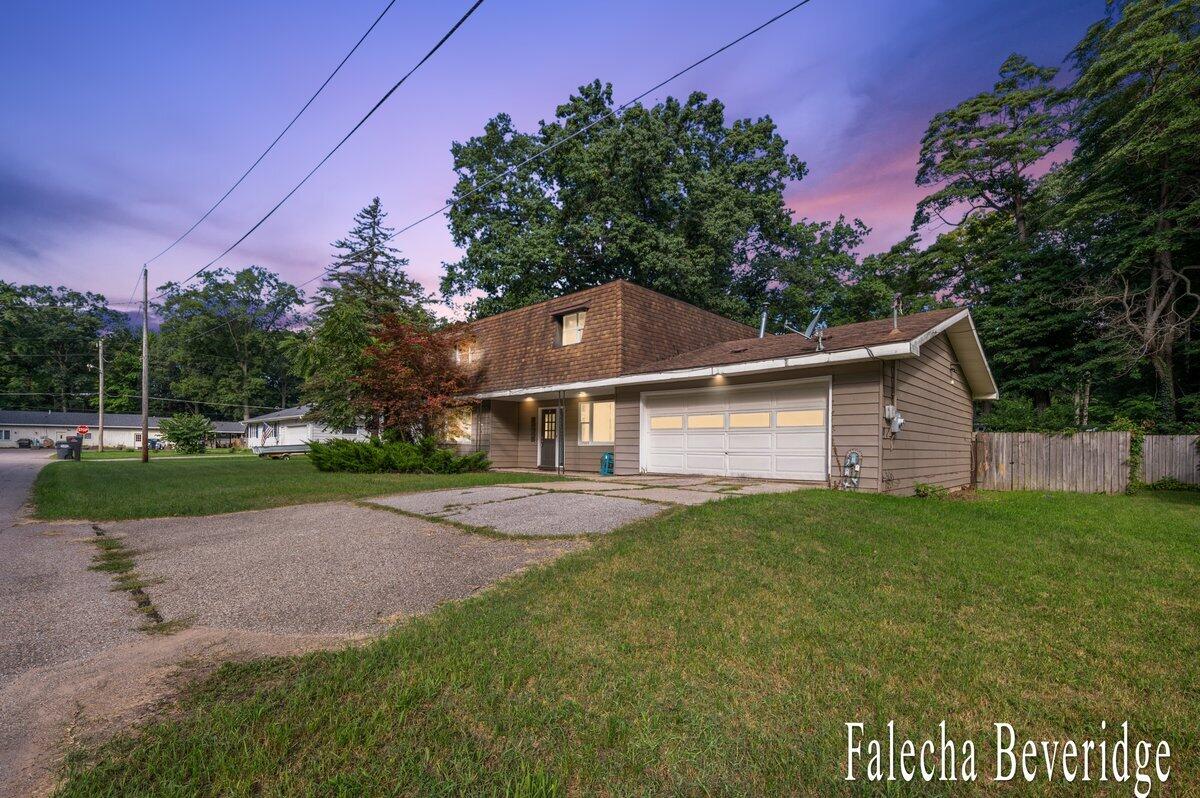 6989 Hiawatha Drive
