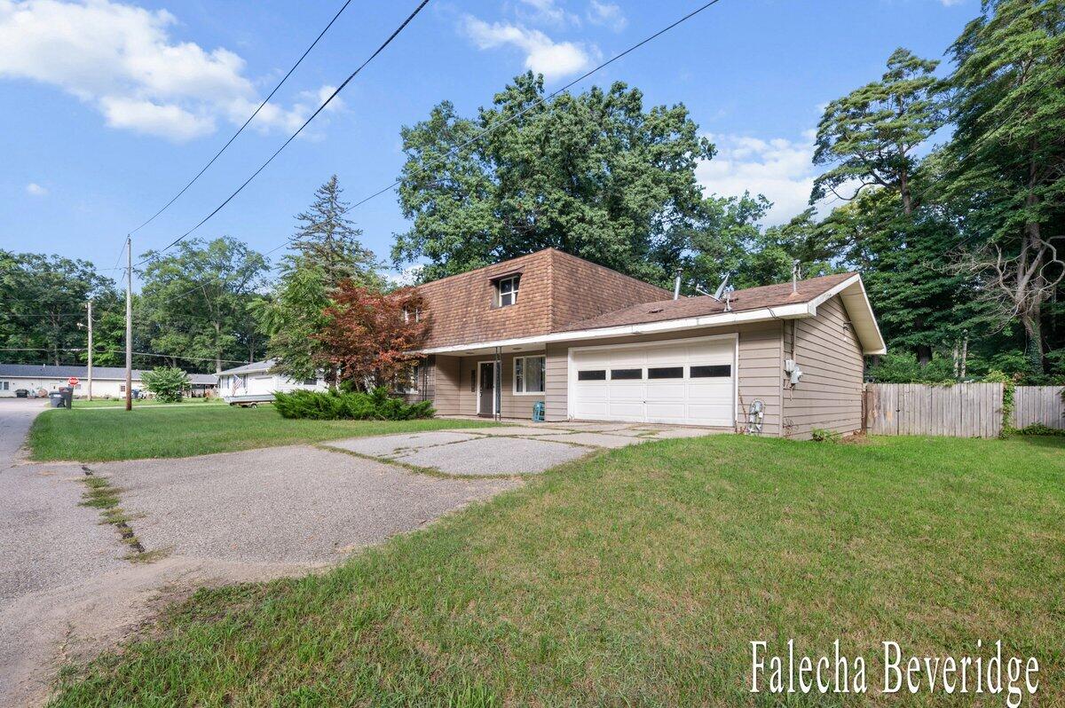 6989 Hiawatha Drive