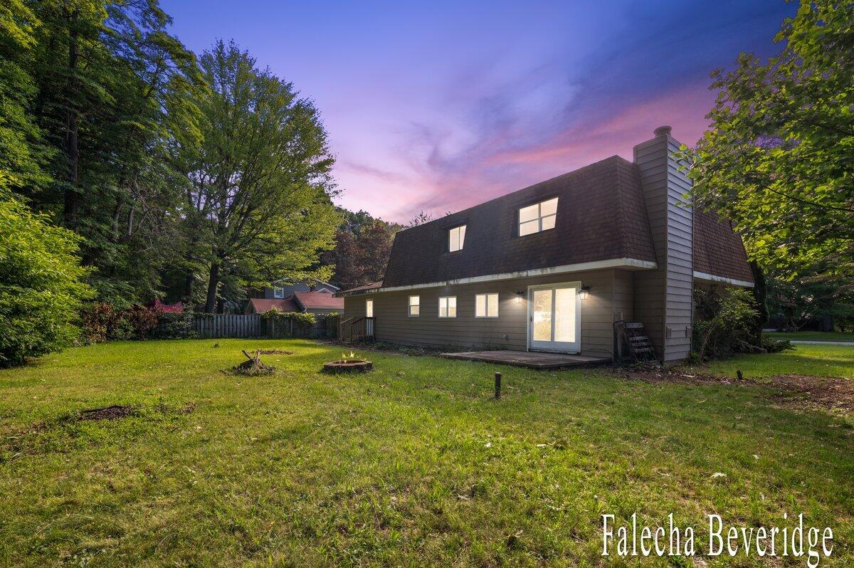 6989 Hiawatha Drive