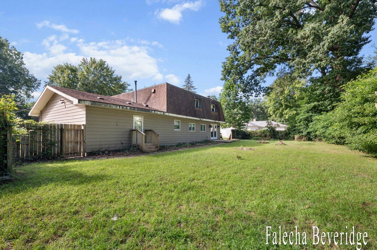 6989 Hiawatha Drive