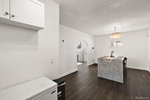 Tiny photo for 2220 Collingwood Street, Detroit City, MI 48206 (MLS # 20261015359)