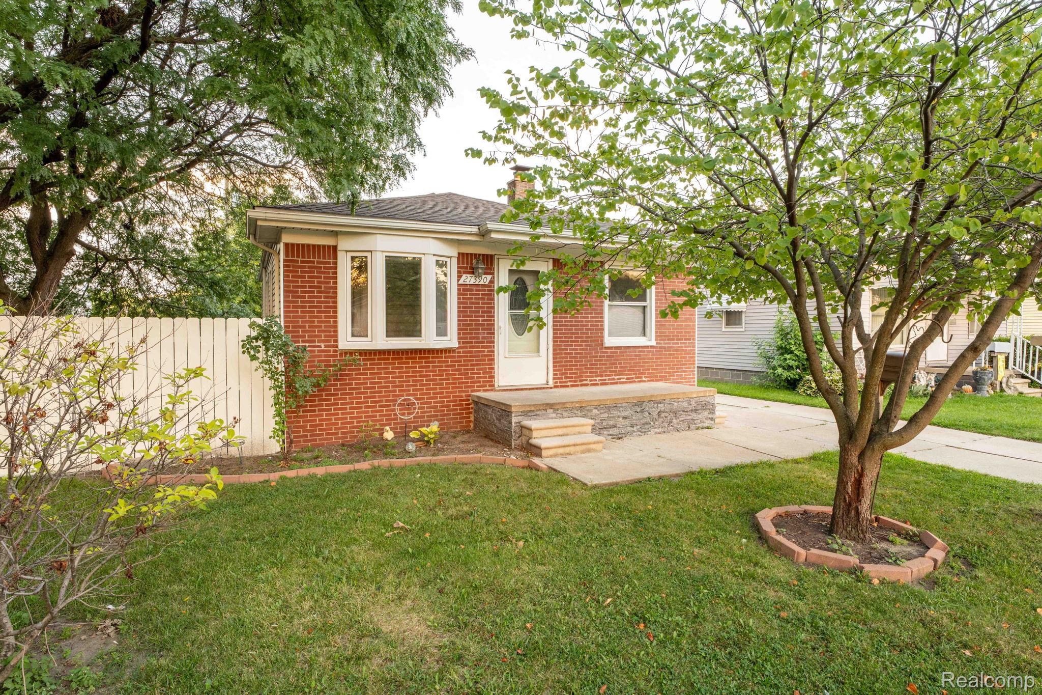 27390 Seyburn Avenue