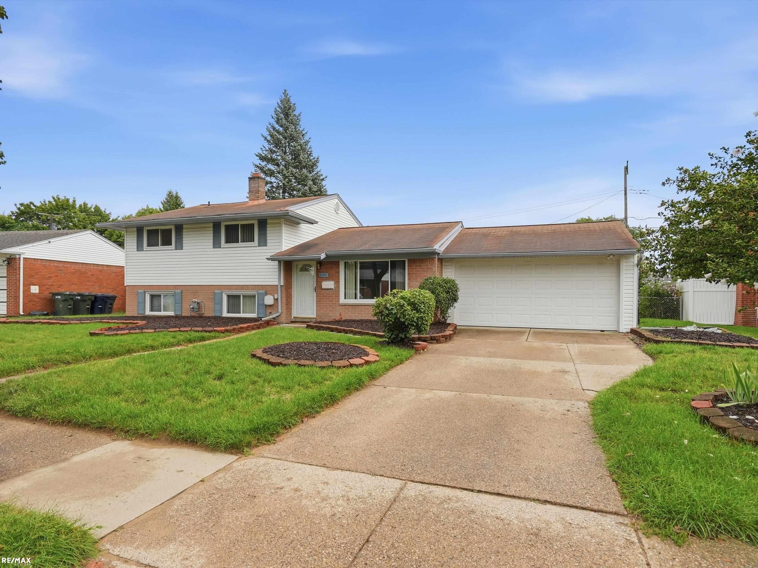 8744 Leslie Drive