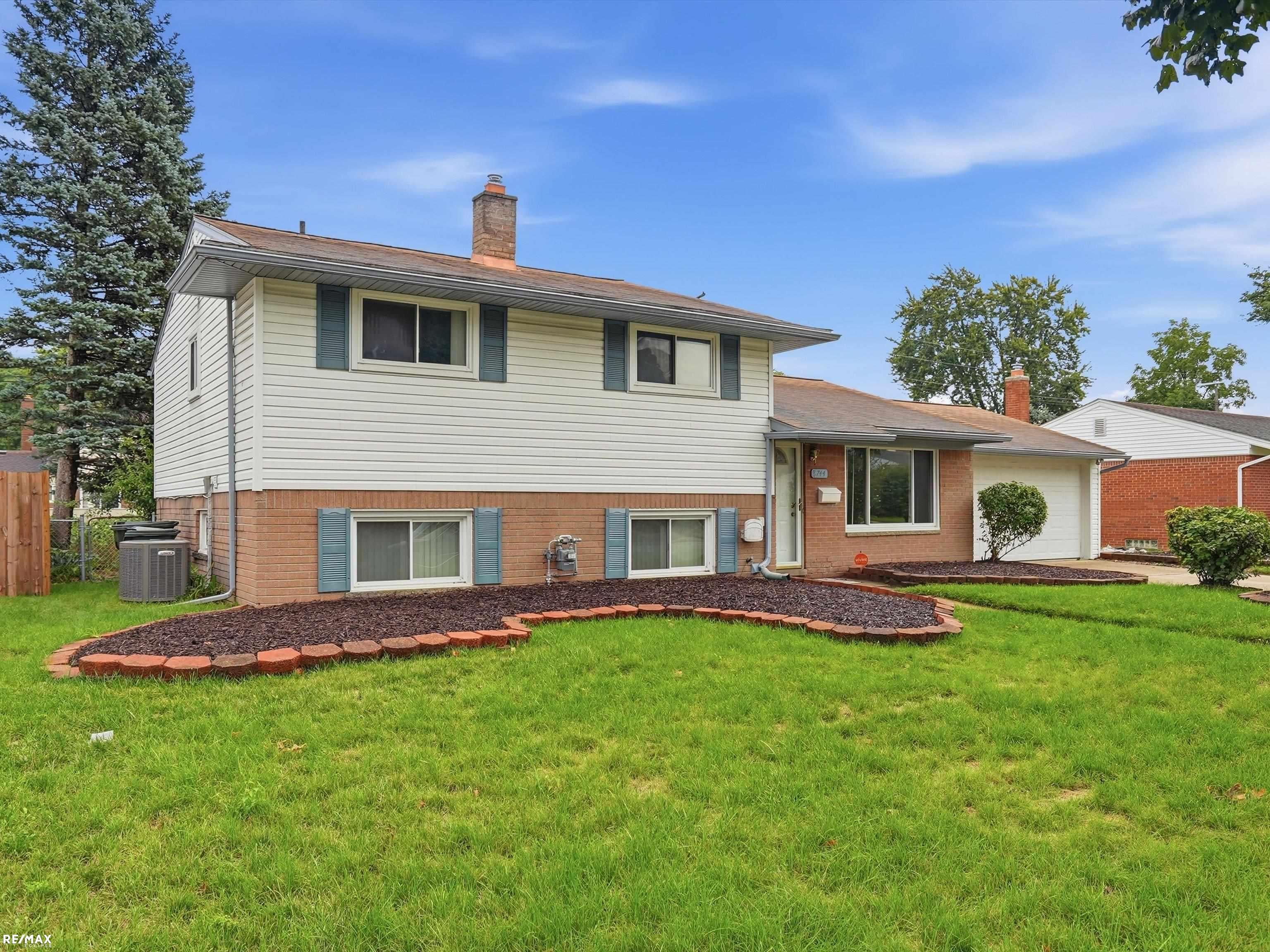 8744 Leslie Drive